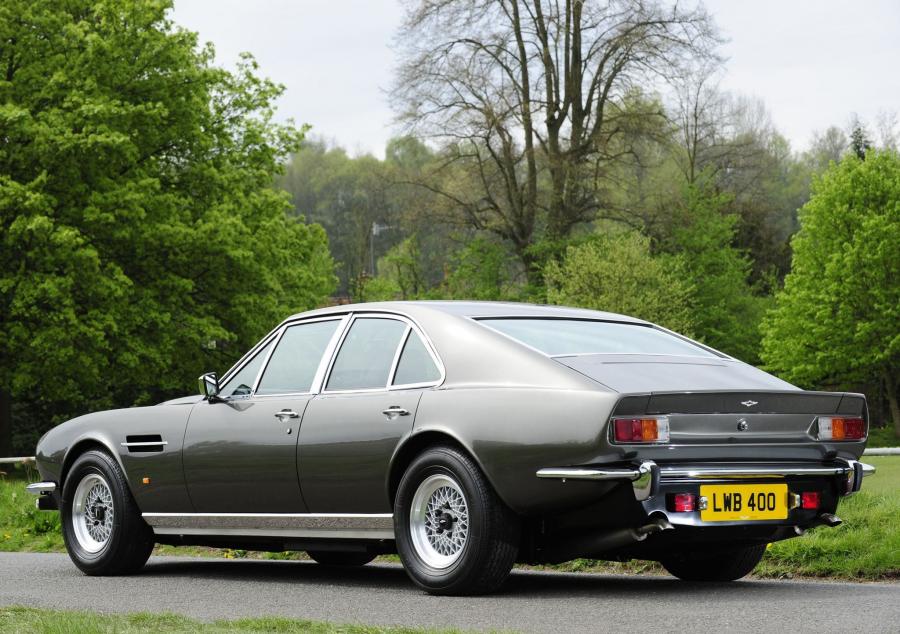  Aston Martin Lagonda V8 Saloon 1974 года  (фото 7 из 15)